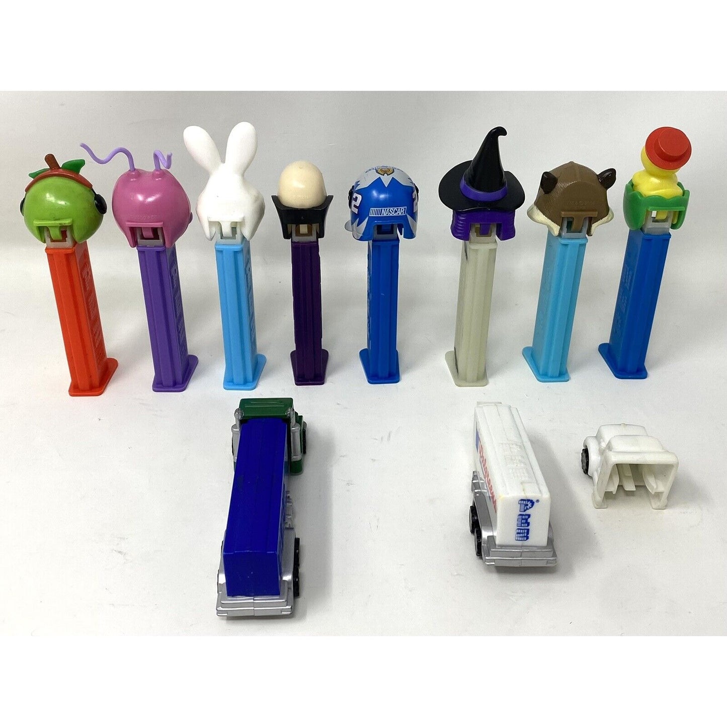 Lot of 10 Vintage & Modern PEZ Candy Dispensers