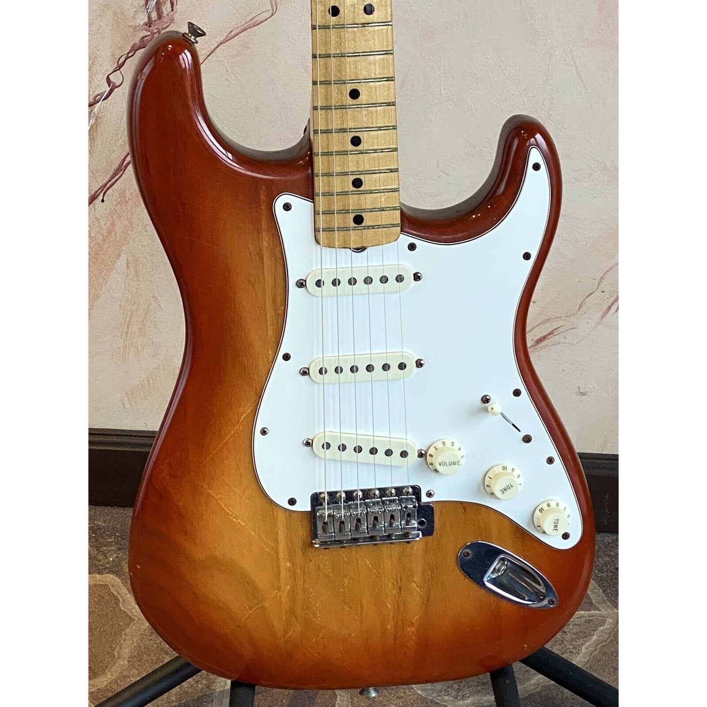 Vintage 1982 Fender Stratocaster Dan Smith Sienna Sunburst Electric Guitar