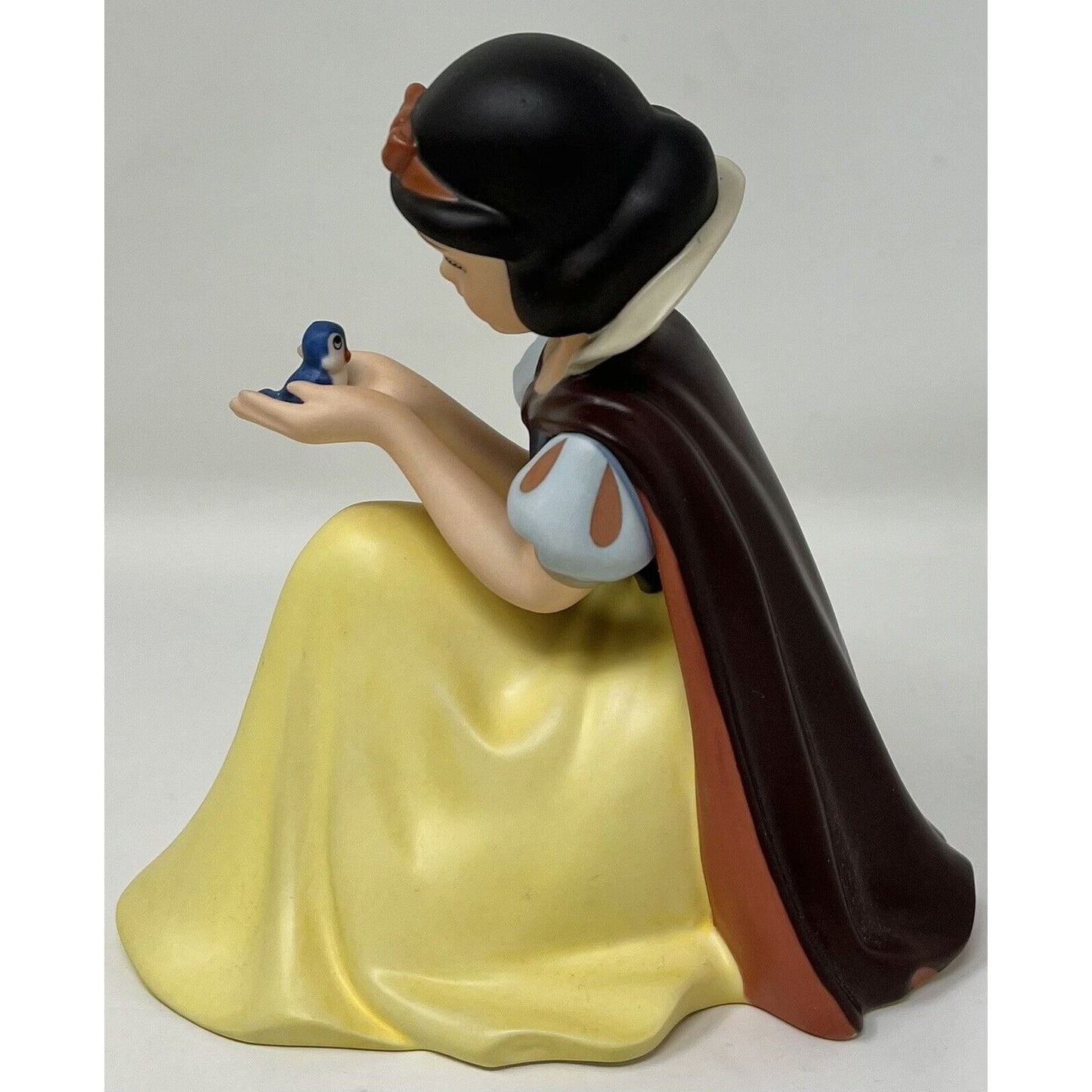 Walt Disney Classics WDCC 1217924 Snow White Won't You Smile For Me Figurine